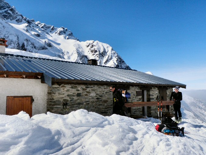 Pic des Grandes Lanches (6).jpg - Pause casse-crote au refuge de l'Oule